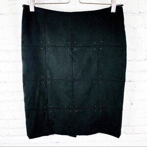 Poleci ANTHROPOLOGIE Black Patch Skirt - size 4